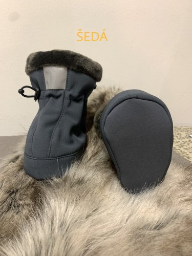 šedá
